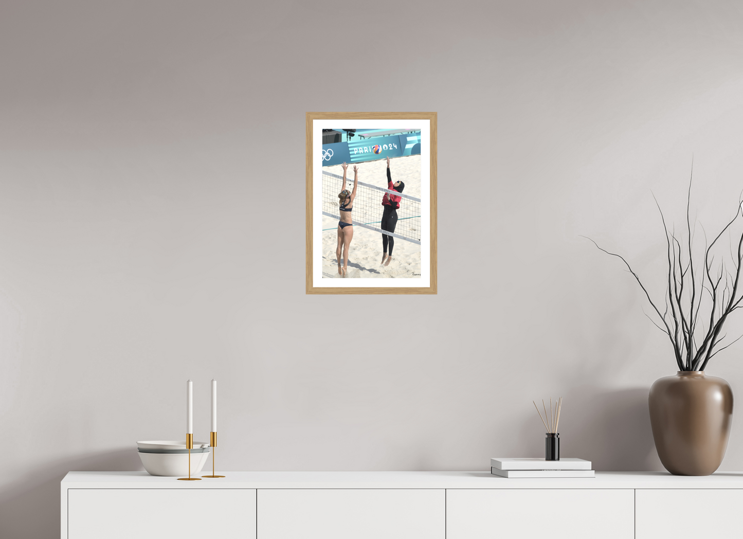 30 x 45 cm, Tirage argentique brillant, cadre chêne, verre anti-reflet et anti-UV [Picture]: JO Paris 2024 - Women beach volley at Eiffel Tower Stadium (1)