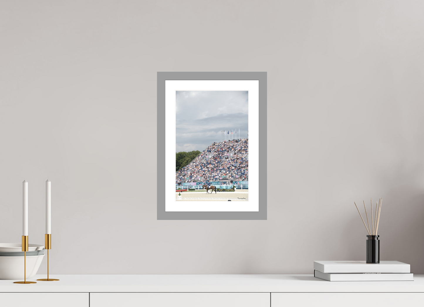 20 x 30 cm, Impression fine art, cadre gris clair, verre anti-reflet et anti-UV [Picture]: JO Paris 2024 - Dressage in Versailles