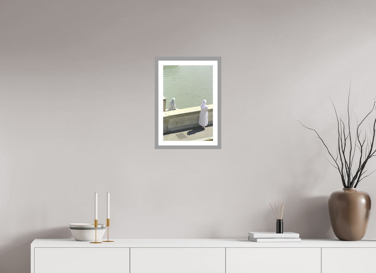 30 x 45 cm, Impression fine art, cadre gris clair, verre anti-reflet et anti-UV [Picture]: Nuns in Roma