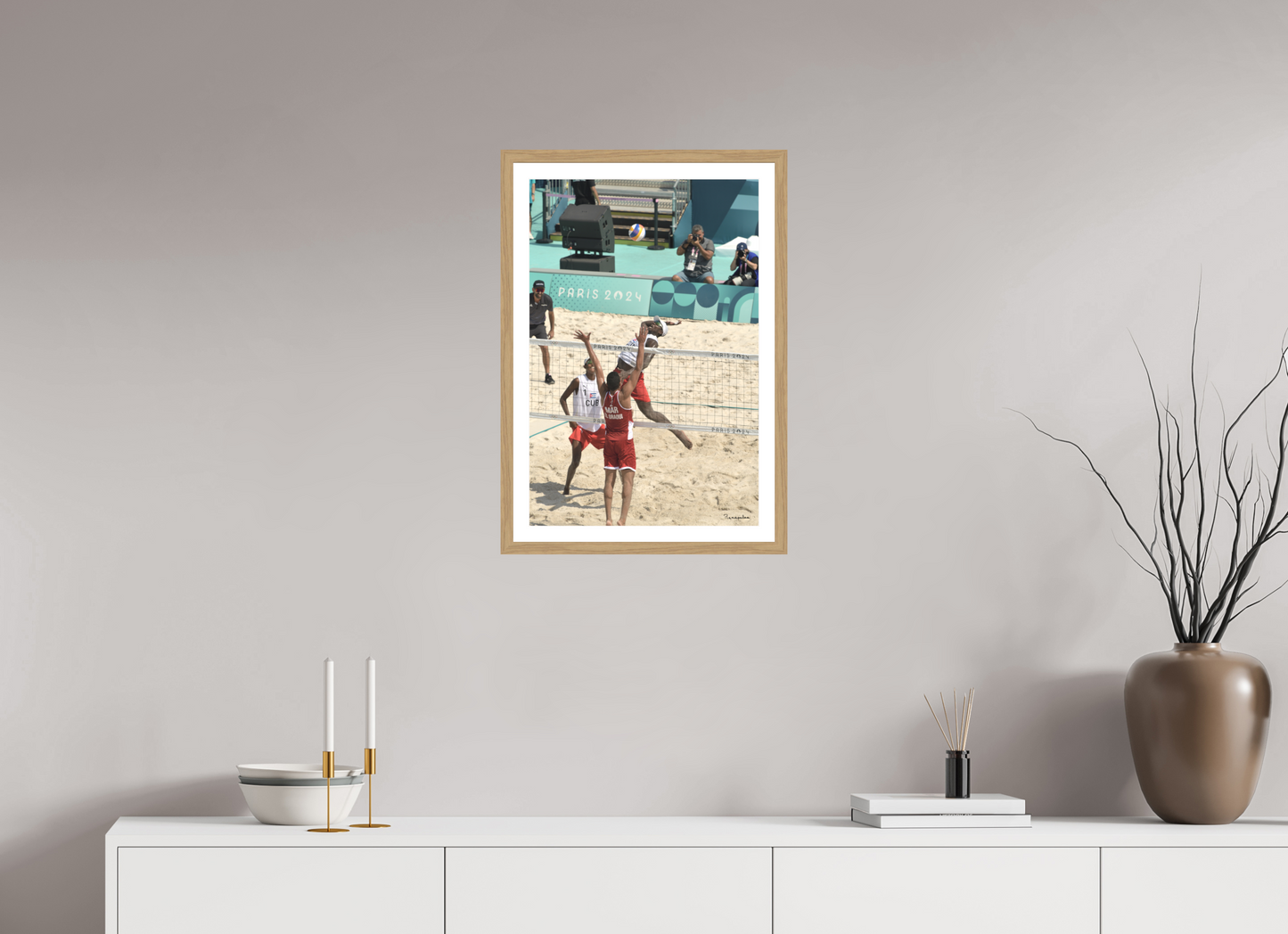 40 x 60 cm, Tirage argentique brillant, cadre chêne, verre anti-reflet et anti-UV [Picture]: JO Paris 2024 - Men beach volley at Eiffel Tower Stadium (2)