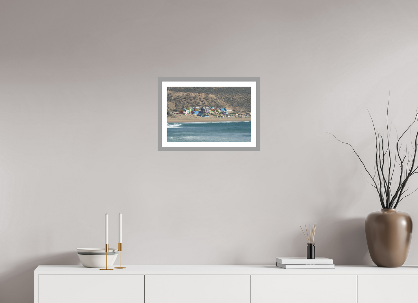 45 x 30 cm, Impression fine art, cadre gris clair, verre anti-reflet et anti-UV [Picture]: Morocco - Aghroude - color village