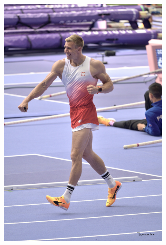 Main image [Picture]: JO Paris 2024 - Athletics - Men pole vault at Stade de France (2)