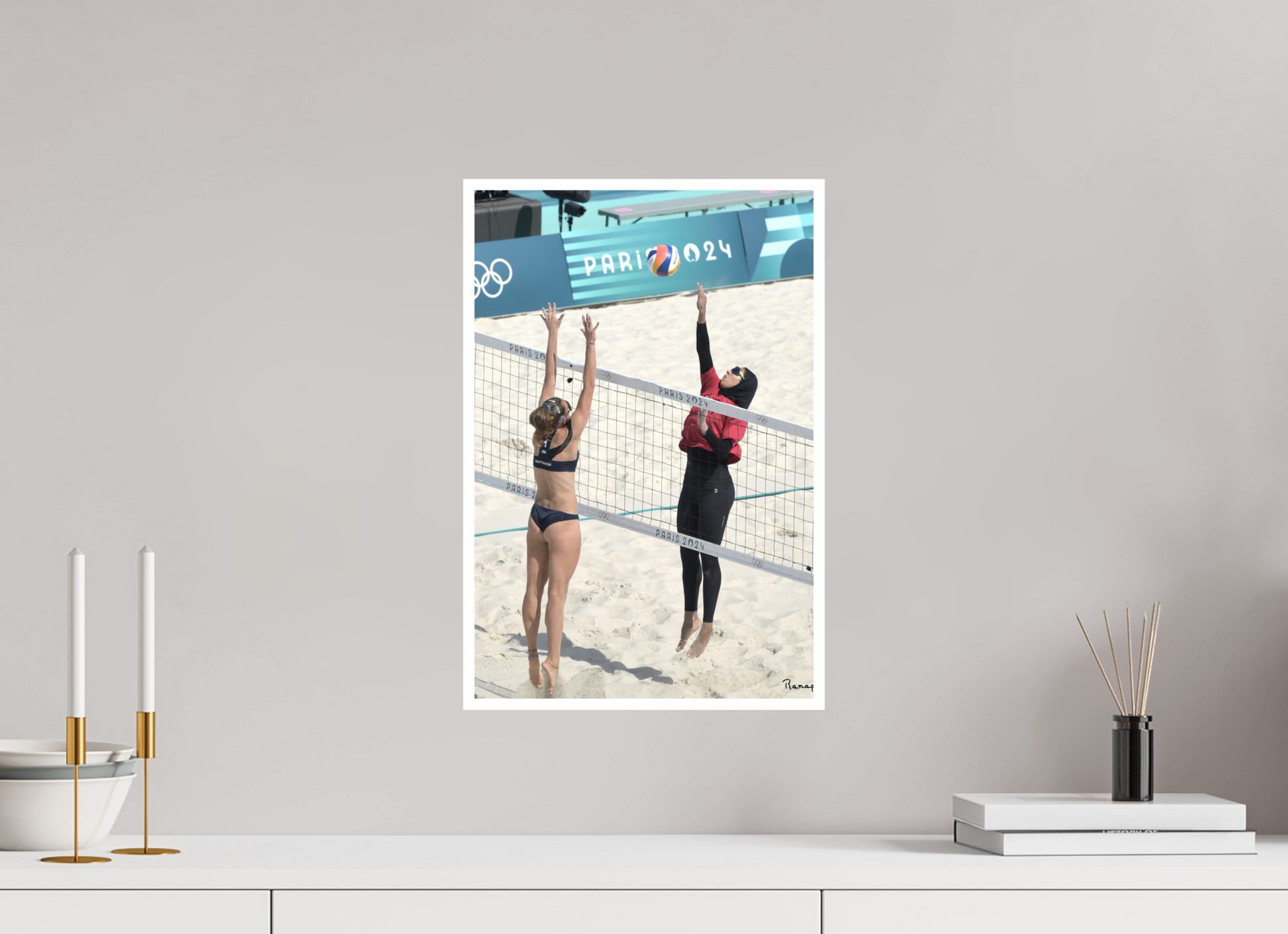 30 x 45 cm, Tirage Ultra Brillant [Picture]: JO Paris 2024 - Women beach volley at Eiffel Tower Stadium (1)