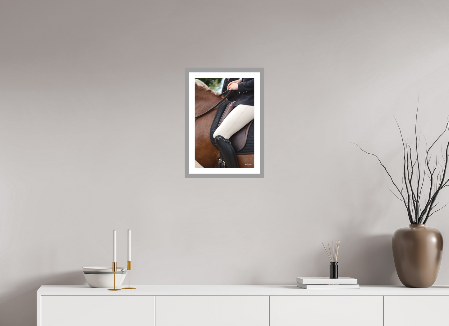 30 x 45 cm, Impression fine art, cadre gris clair, verre anti-reflet et anti-UV [Picture]: Equitation Cluny