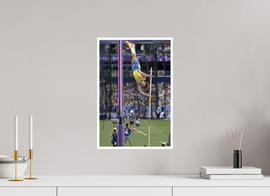 30 x 45 cm, Tirage Ultra Brillant [Picture]: JO Paris 2024 - Athletics - Men pole vault at Stade de France (4)