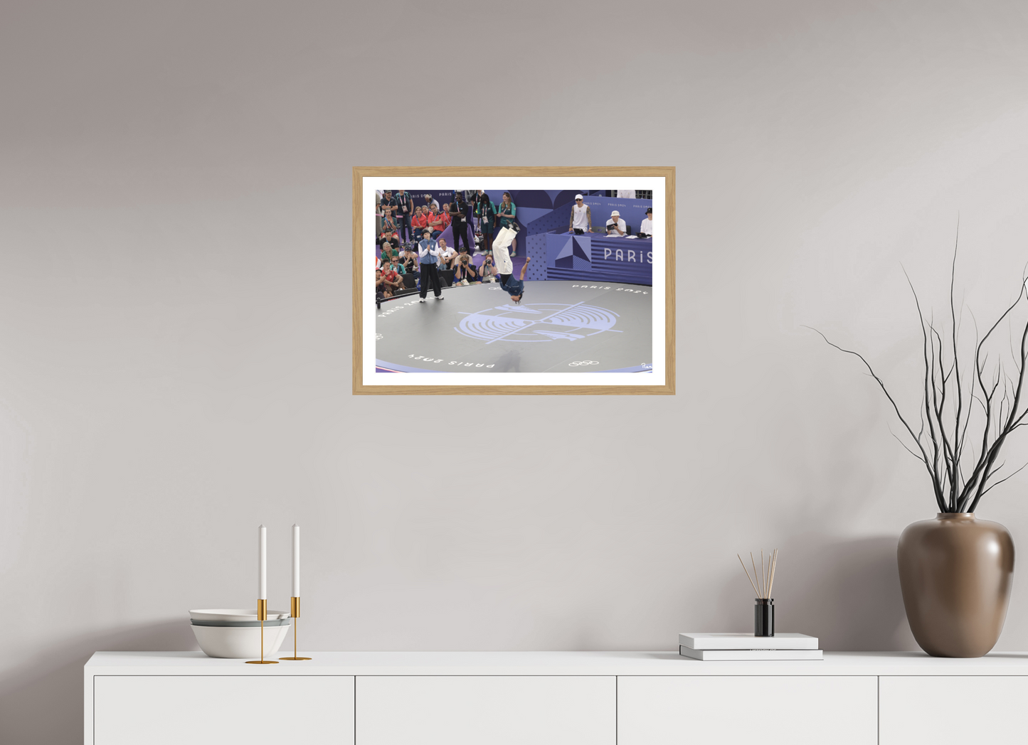 60 x 40 cm, Tirage argentique brillant, cadre chêne, verre anti-reflet et anti-UV [Picture]: JO Paris 2024 - Breaking at the urban park at La Concorde (2)