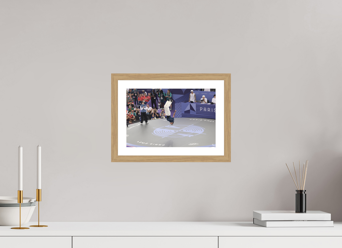 30 x 20 cm, Tirage argentique brillant, cadre chêne, verre anti-reflet et anti-UV [Picture]: JO Paris 2024 - Breaking at the urban park at La Concorde (4)