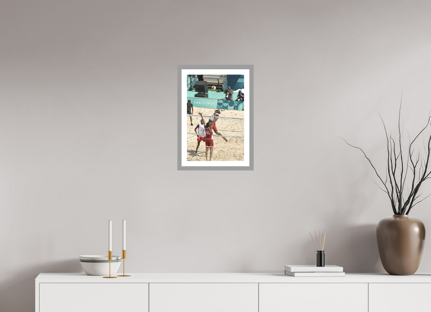 30 x 45 cm, Impression fine art, cadre gris clair, verre anti-reflet et anti-UV [Picture]: JO Paris 2024 - Men beach volley at Eiffel Tower Stadium (2)