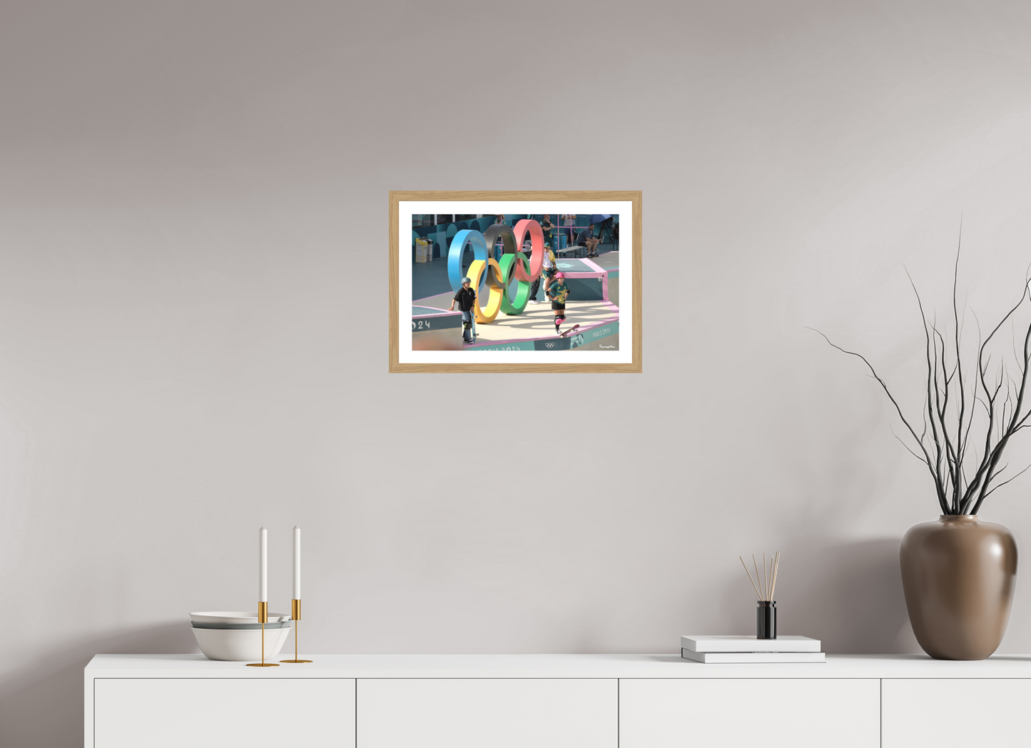 45 x 30 cm, Tirage argentique brillant, cadre chêne, verre anti-reflet et anti-UV [Picture]: JO Paris 2024 - Skate at the urban park at La Concorde (2)