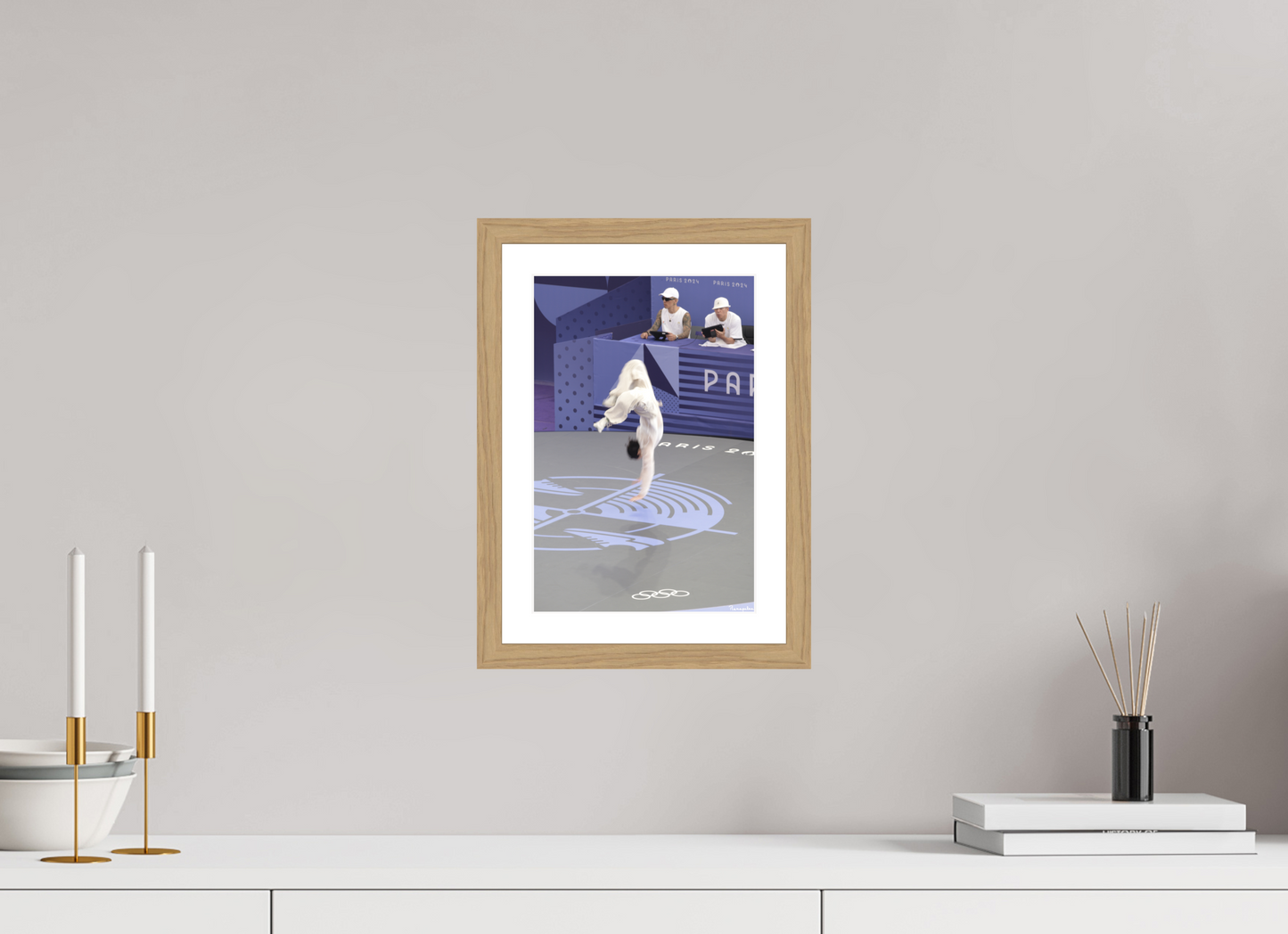 20 x 30 cm, Tirage argentique brillant, cadre chêne, verre anti-reflet et anti-UV [Picture]: JO Paris 2024 - Breaking at the urban park at La Concorde (3)