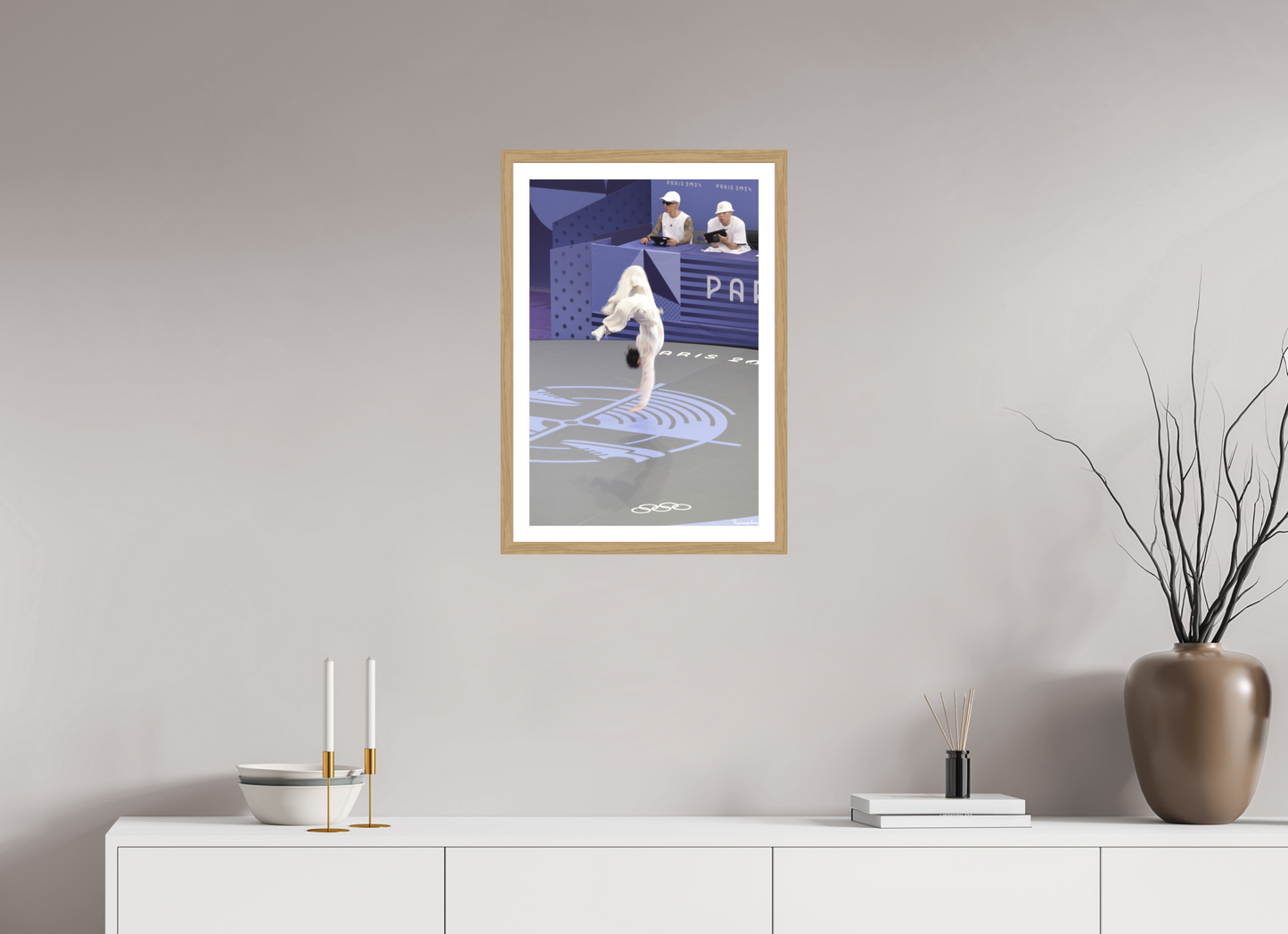 40 x 60 cm, Tirage argentique brillant, cadre chêne, verre anti-reflet et anti-UV [Picture]: JO Paris 2024 - Breaking at the urban park at La Concorde (3)