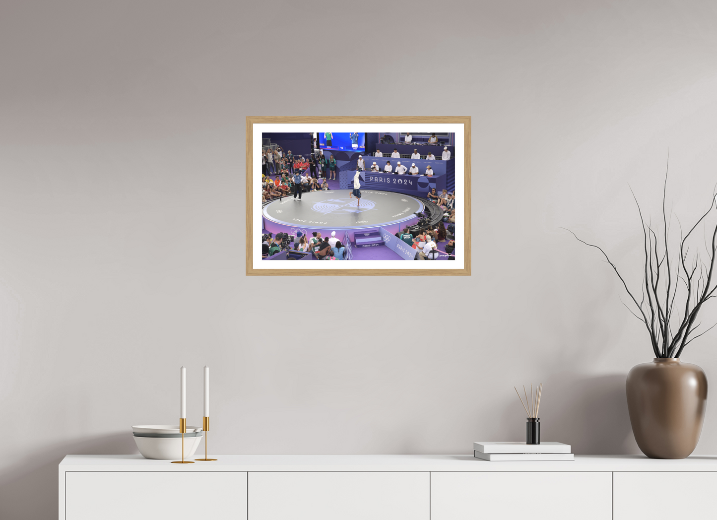 60 x 40 cm, Tirage argentique brillant, cadre chêne, verre anti-reflet et anti-UV [Picture]: JO Paris 2024 - Breaking at the urban park at La Concorde (2)