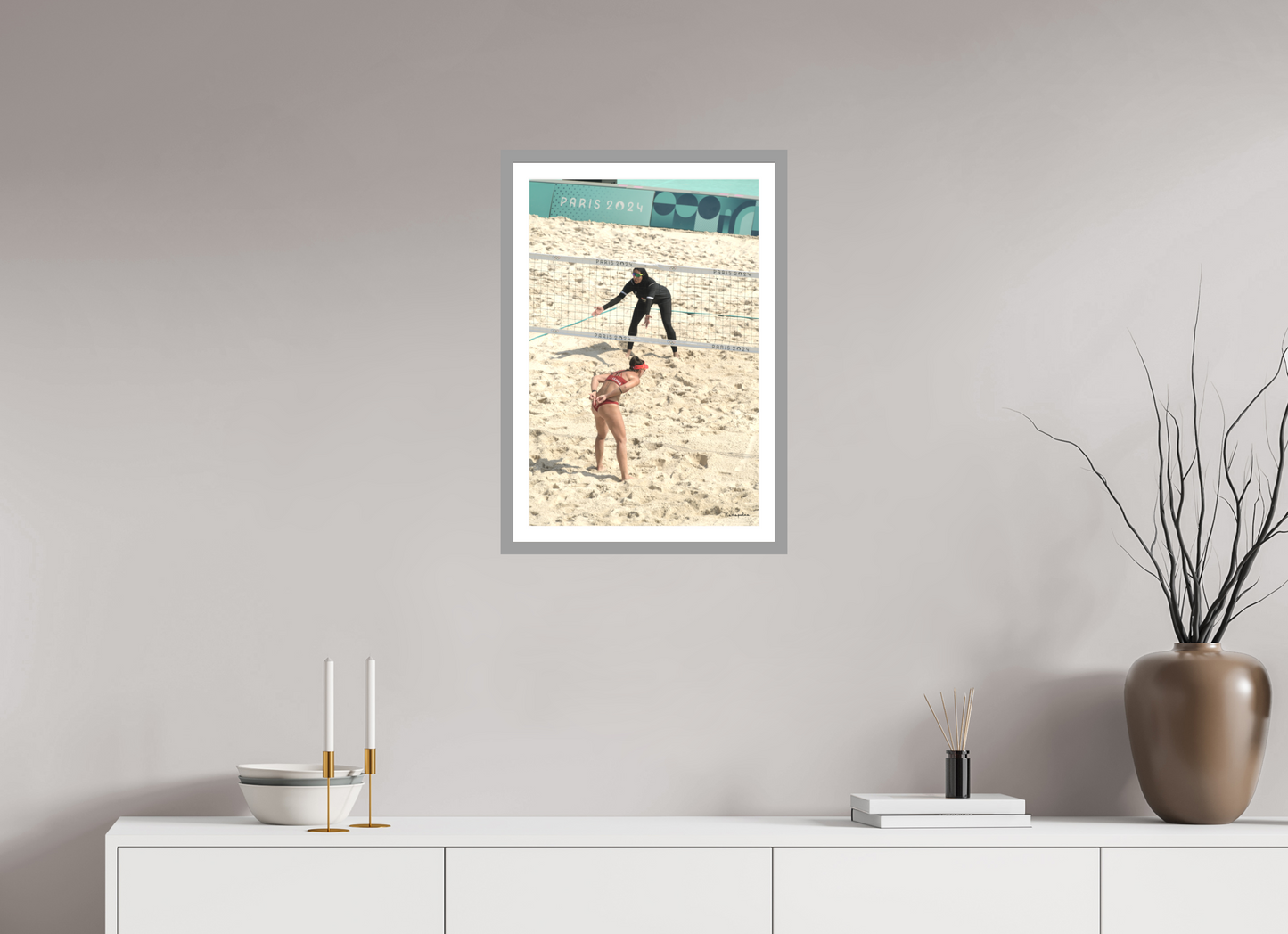 40 x 60 cm, Impression fine art, cadre gris clair, verre anti-reflet et anti-UV [Picture]: JO Paris 2024 - Women beach volley at Eiffel Tower Stadium (2)