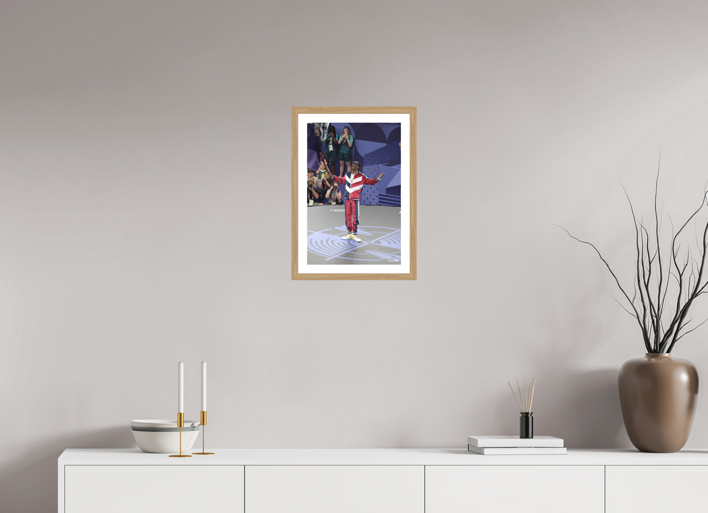 30 x 45 cm, Tirage argentique brillant, cadre chêne, verre anti-reflet et anti-UV [Picture]: JO Paris 2024 - Breaking at the urban park at La Concorde (1)