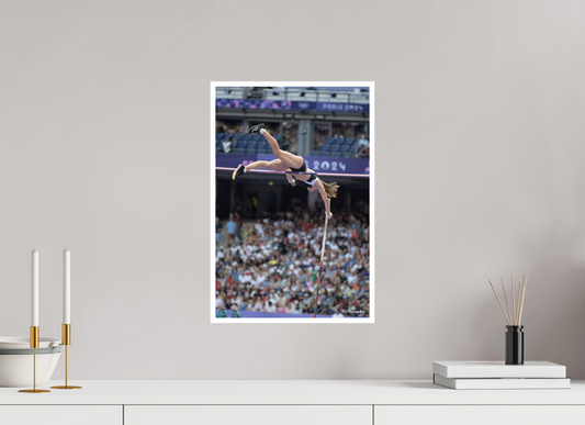 30 x 45 cm, Tirage Ultra Brillant [Picture]: JO Paris 2024 - Athletics - Women pole vault at Stade de France (1)