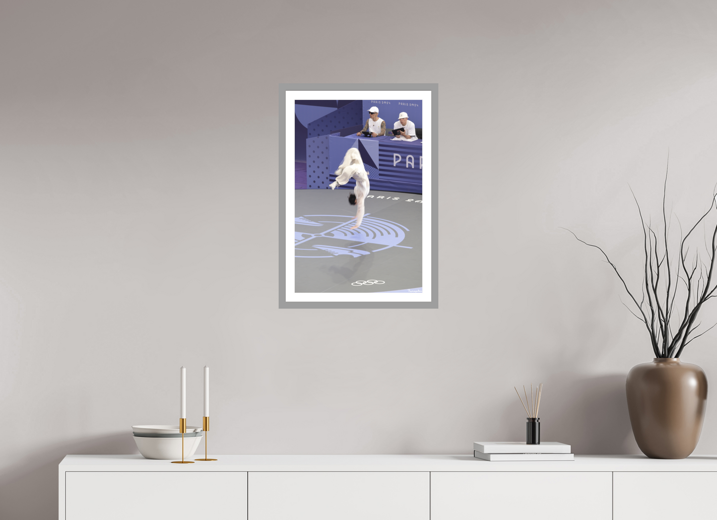 40 x 60 cm, Impression fine art, cadre gris clair, verre anti-reflet et anti-UV [Picture]: JO Paris 2024 - Breaking at the urban park at La Concorde (3)