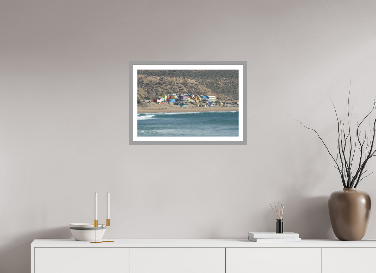 60 x 40 cm, Impression fine art, cadre gris clair, verre anti-reflet et anti-UV [Picture]: Morocco - Aghroude - color village
