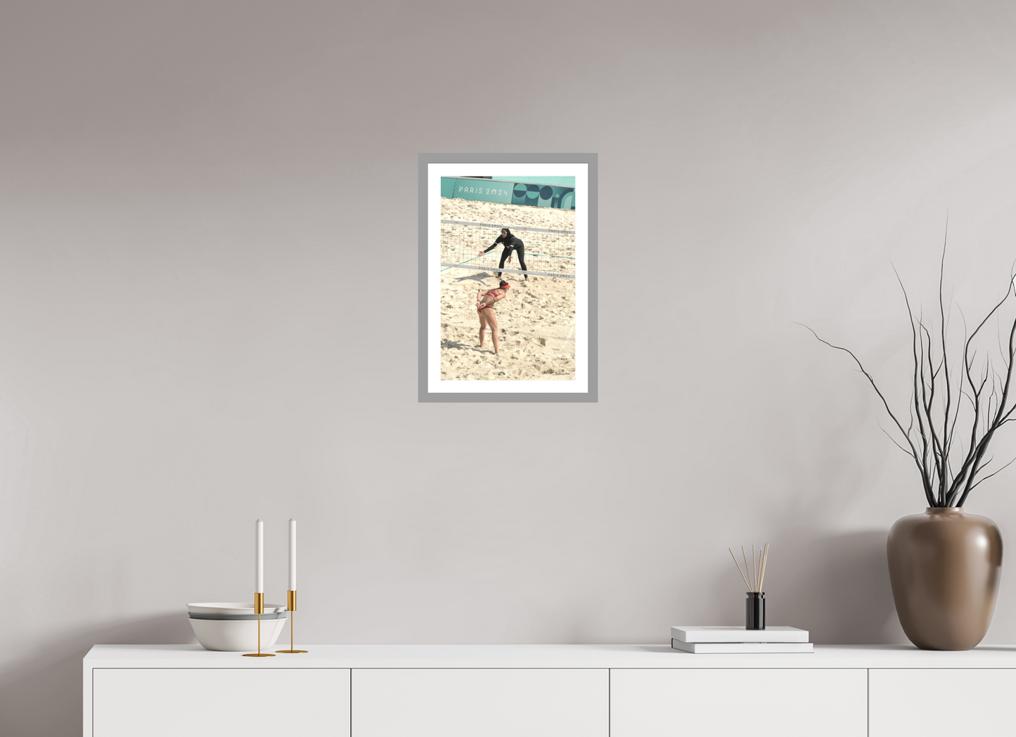 30 x 45 cm, Impression fine art, cadre gris clair, verre anti-reflet et anti-UV [Picture]: JO Paris 2024 - Women beach volley at Eiffel Tower Stadium (2)